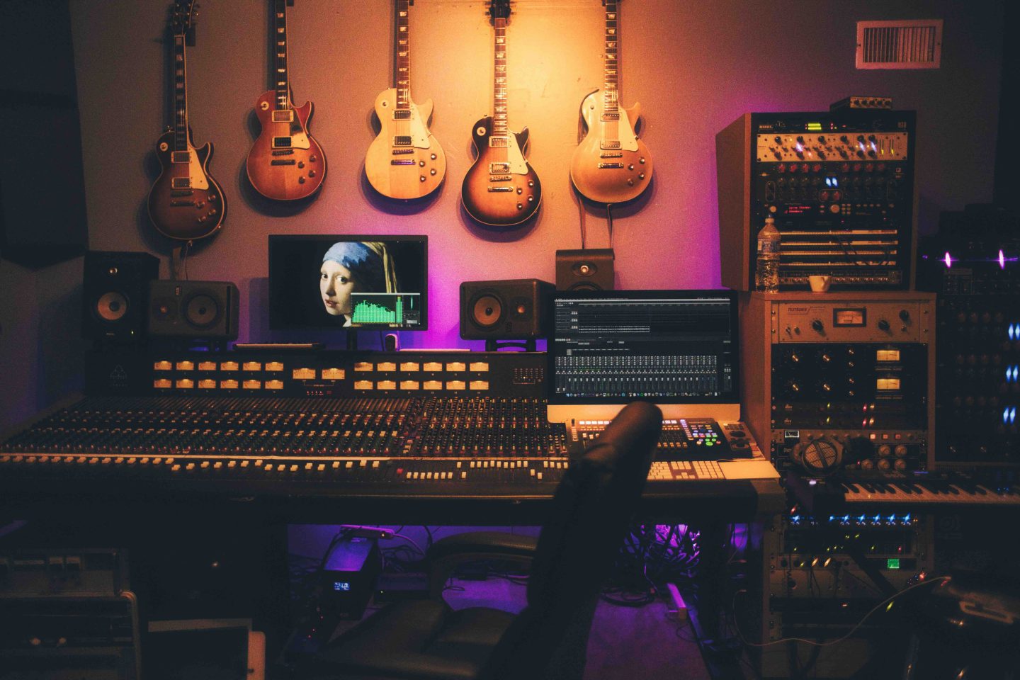 LOGIC PRO VS. ABLETON LIVE WHICH PROGRAM IS RIGHT FOR YOU? American